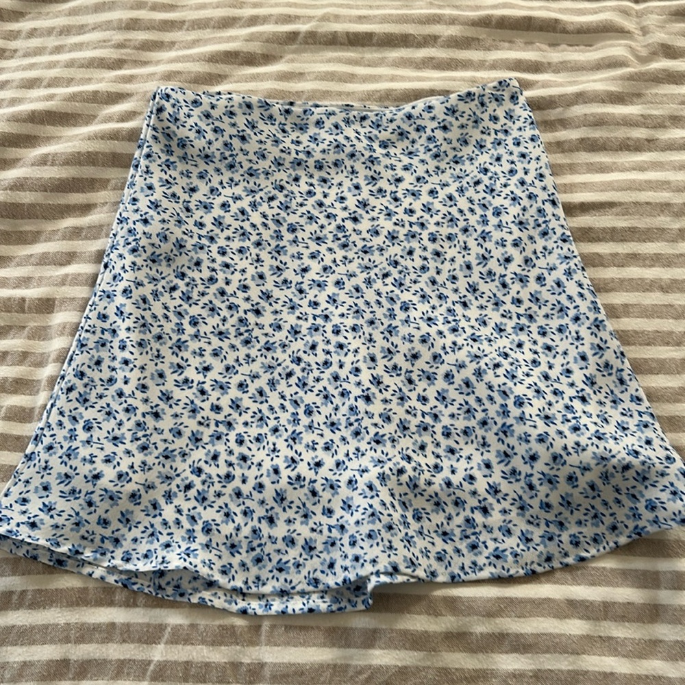 H&M women’s Floral Mini Skirt size 0 - used